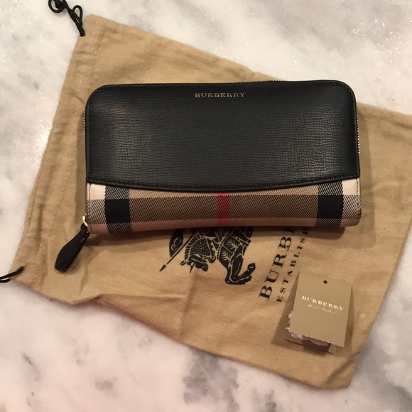 Burberry Handbags - Burberry wallet